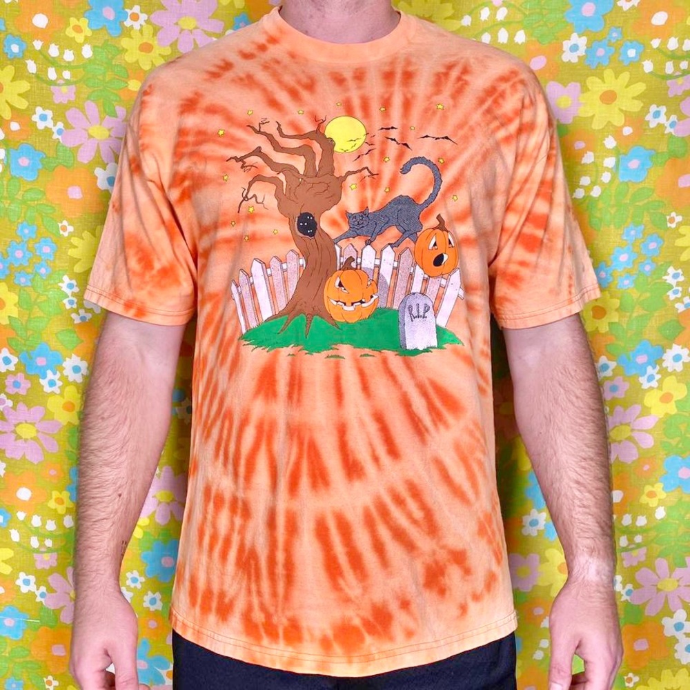 Vintage 90s orange tie dye graveyard scene Halloween shirt 🎃